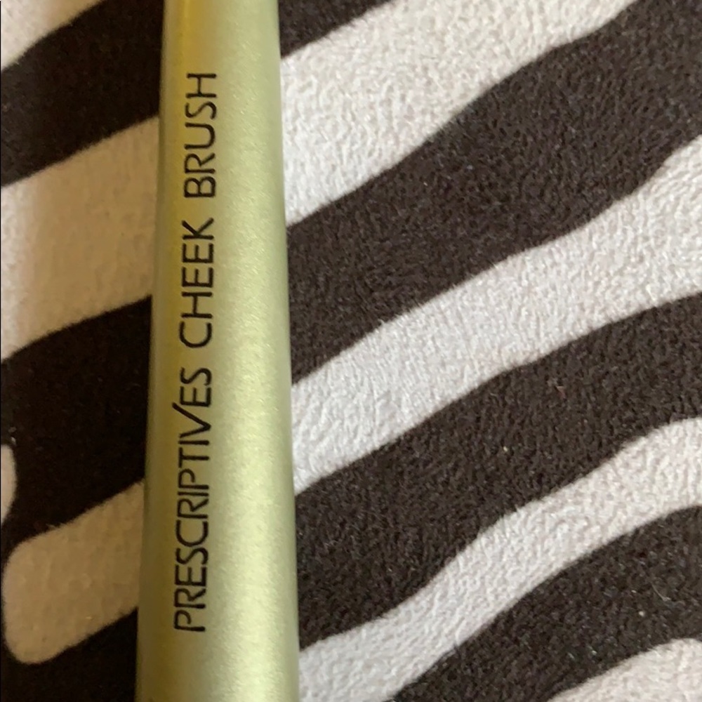 Cheek Brush